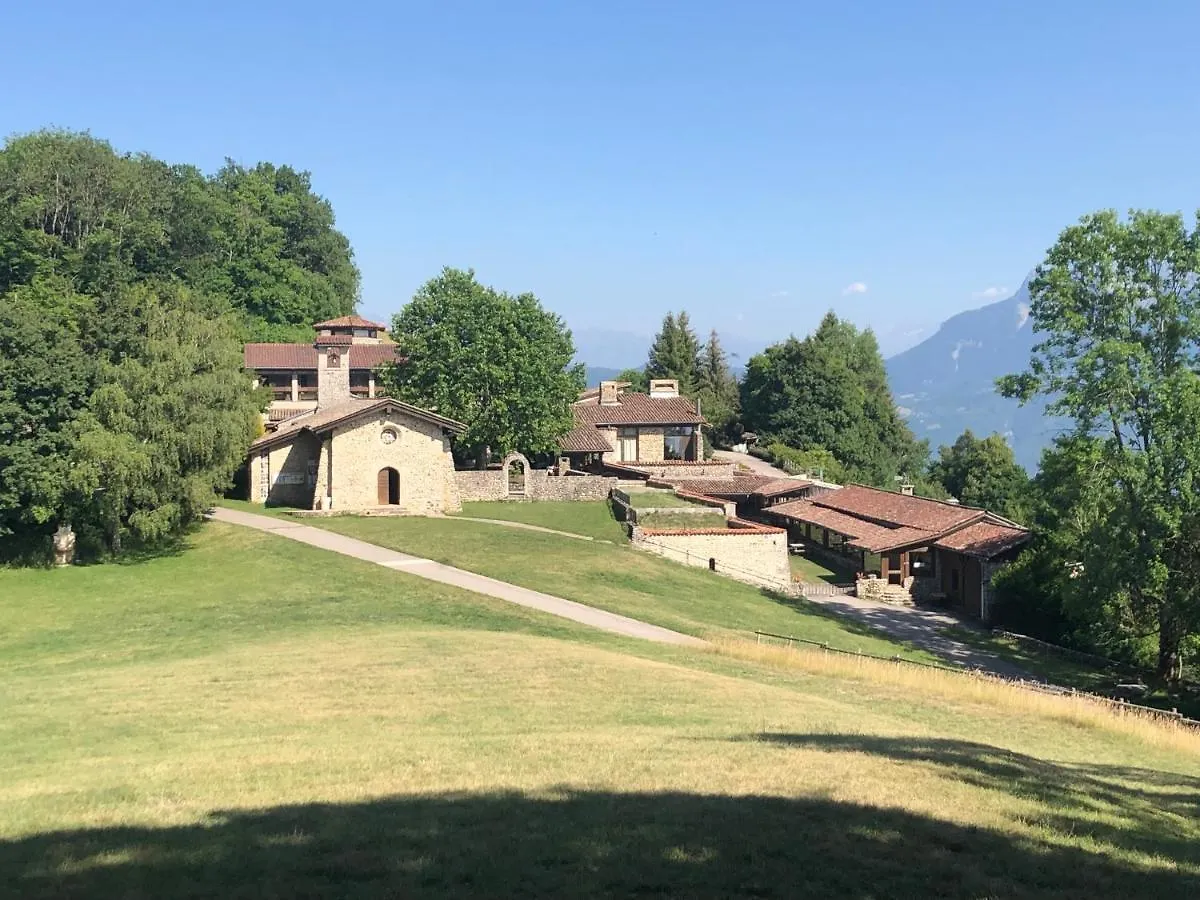 Au Pied Du Vercors Tout Est Permis La Riviere  0*, La Riviere (Isere)
